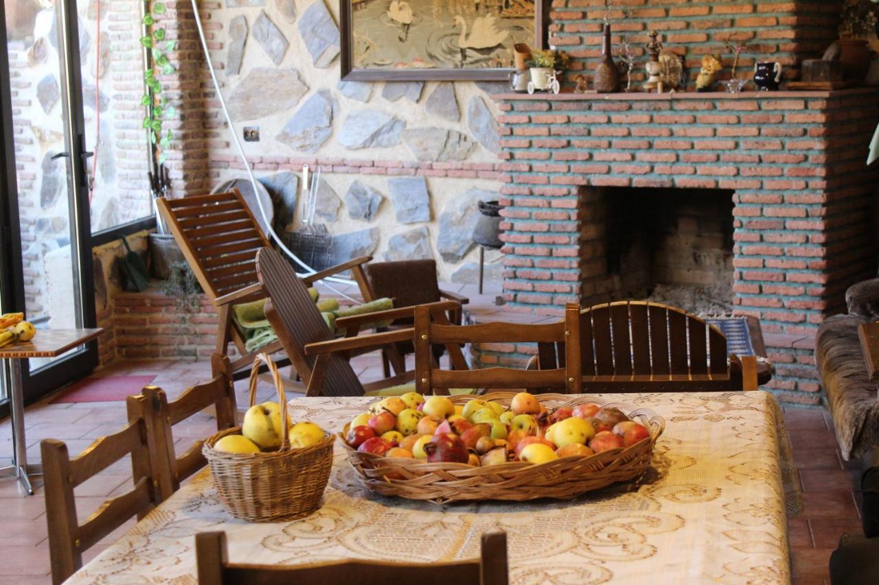Guest House Poligloti Telavi Luaran gambar