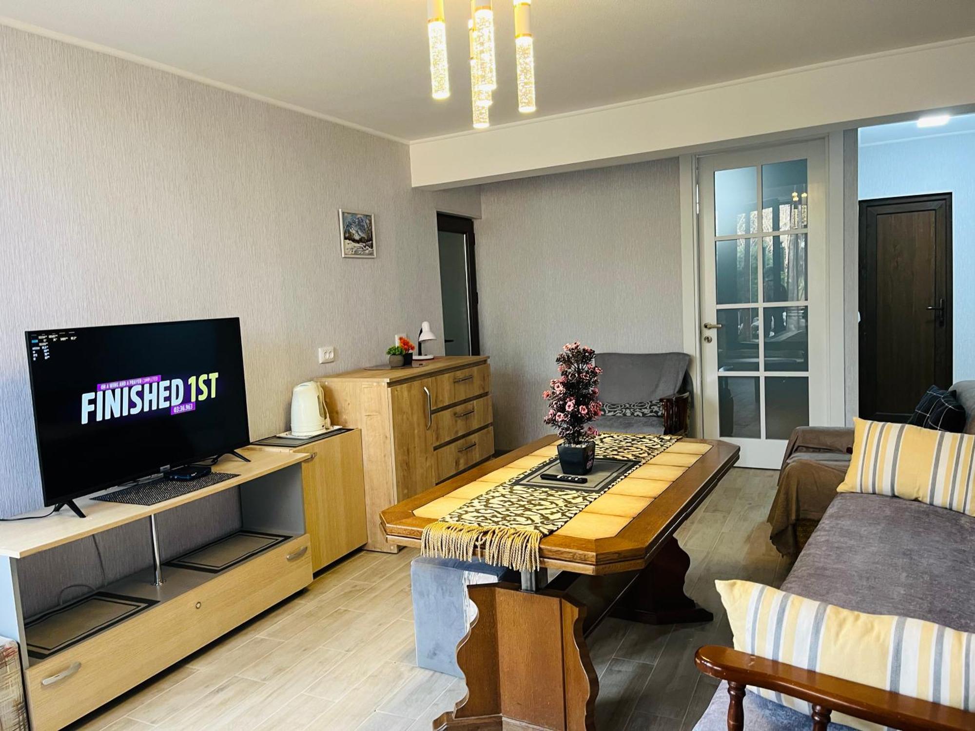 Guest House Poligloti Telavi Luaran gambar