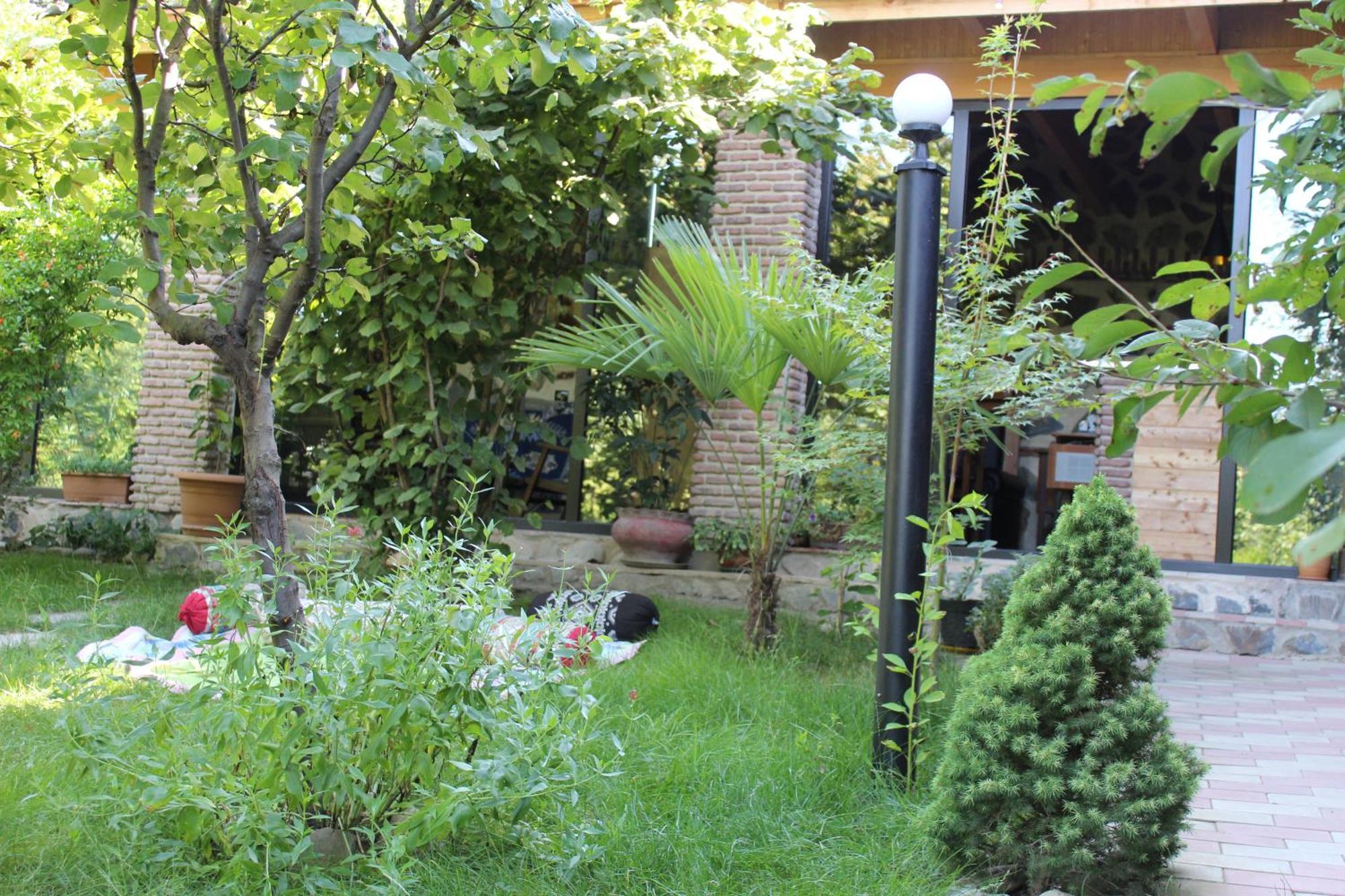 Guest House Poligloti Telavi Luaran gambar