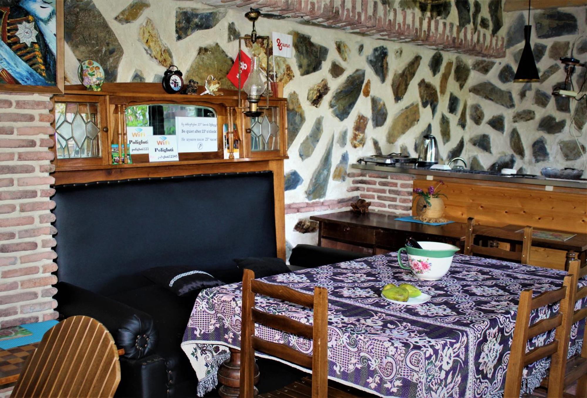 Guest House Poligloti Telavi Luaran gambar
