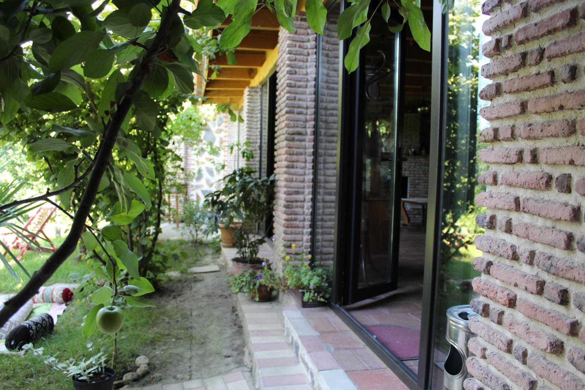 Guest House Poligloti Telavi Luaran gambar