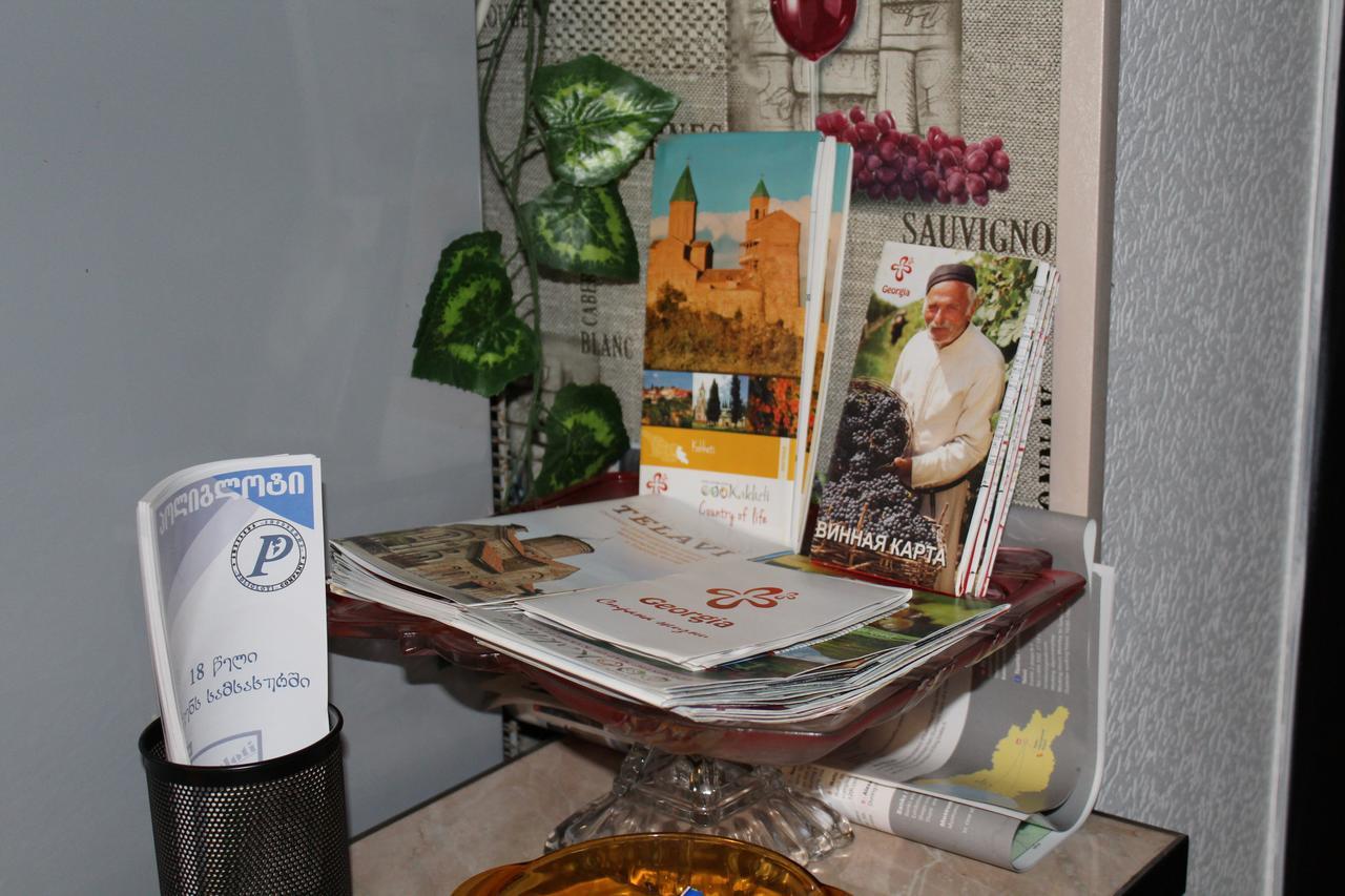 Guest House Poligloti Telavi Luaran gambar