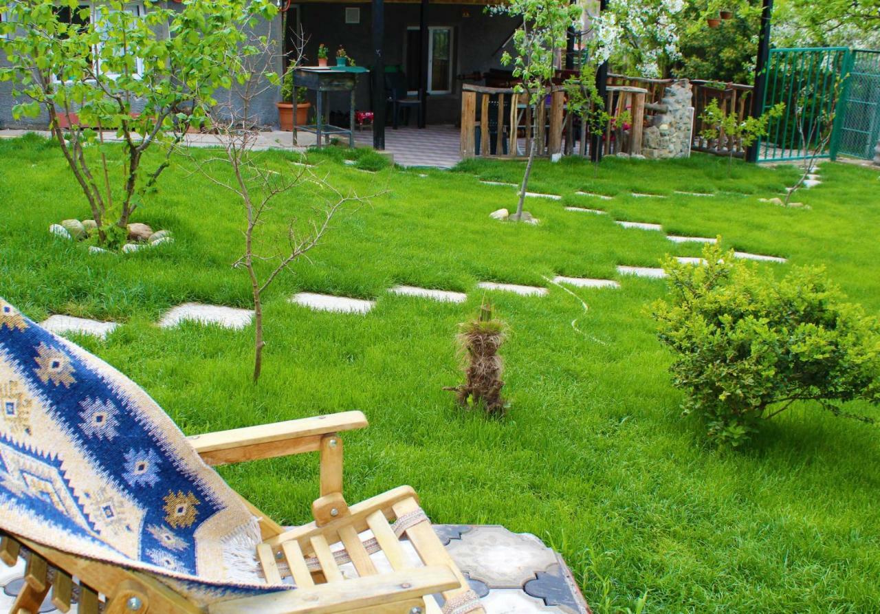 Guest House Poligloti Telavi Luaran gambar