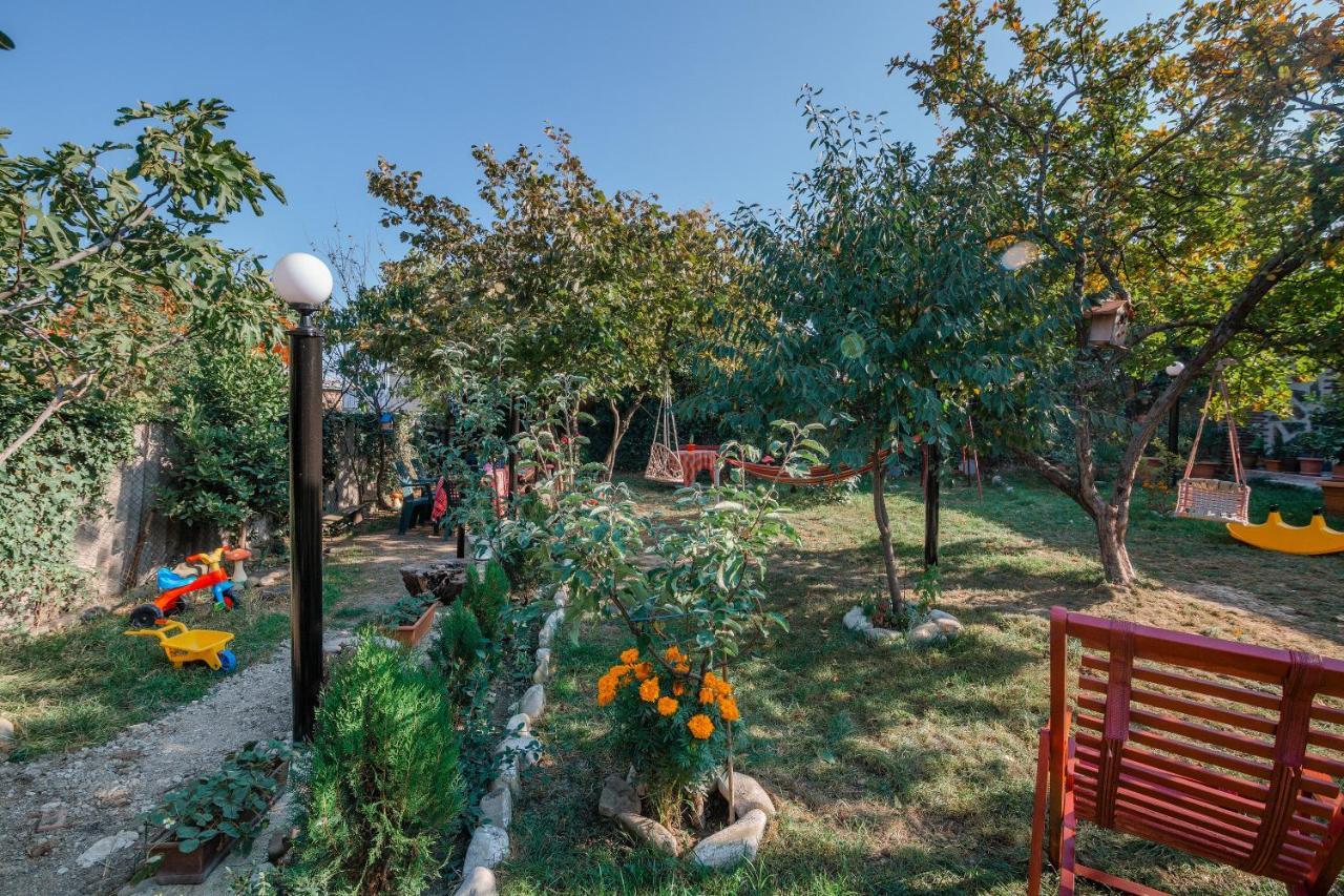 Guest House Poligloti Telavi Luaran gambar