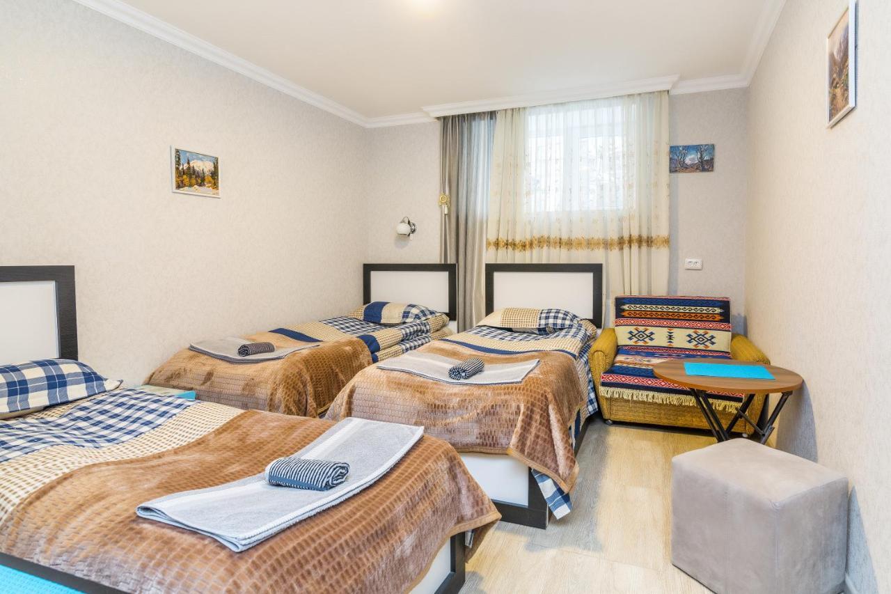 Guest House Poligloti Telavi Luaran gambar