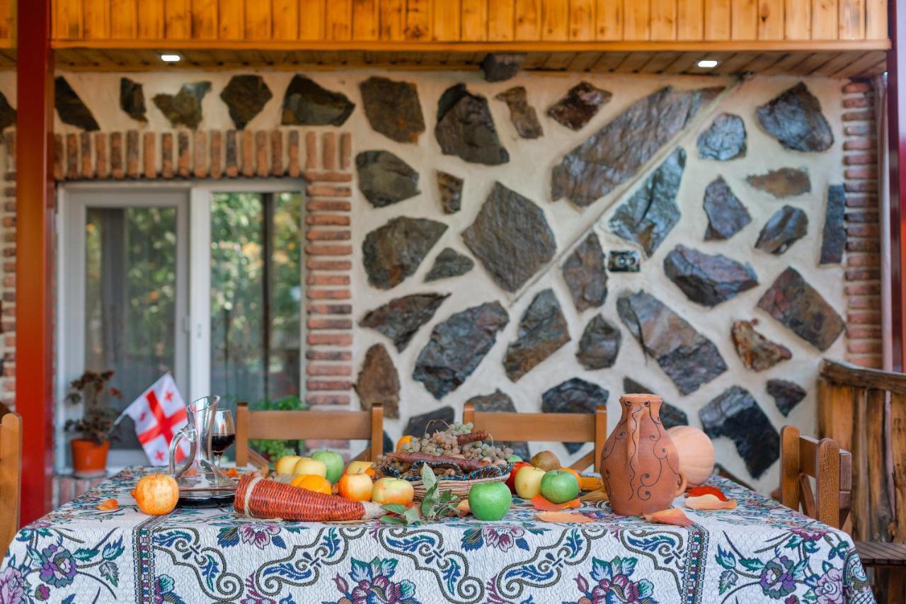 Guest House Poligloti Telavi Luaran gambar