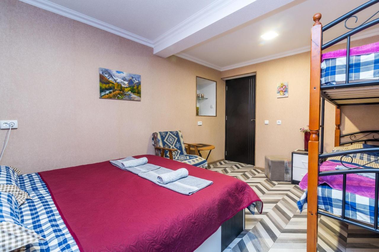 Guest House Poligloti Telavi Luaran gambar