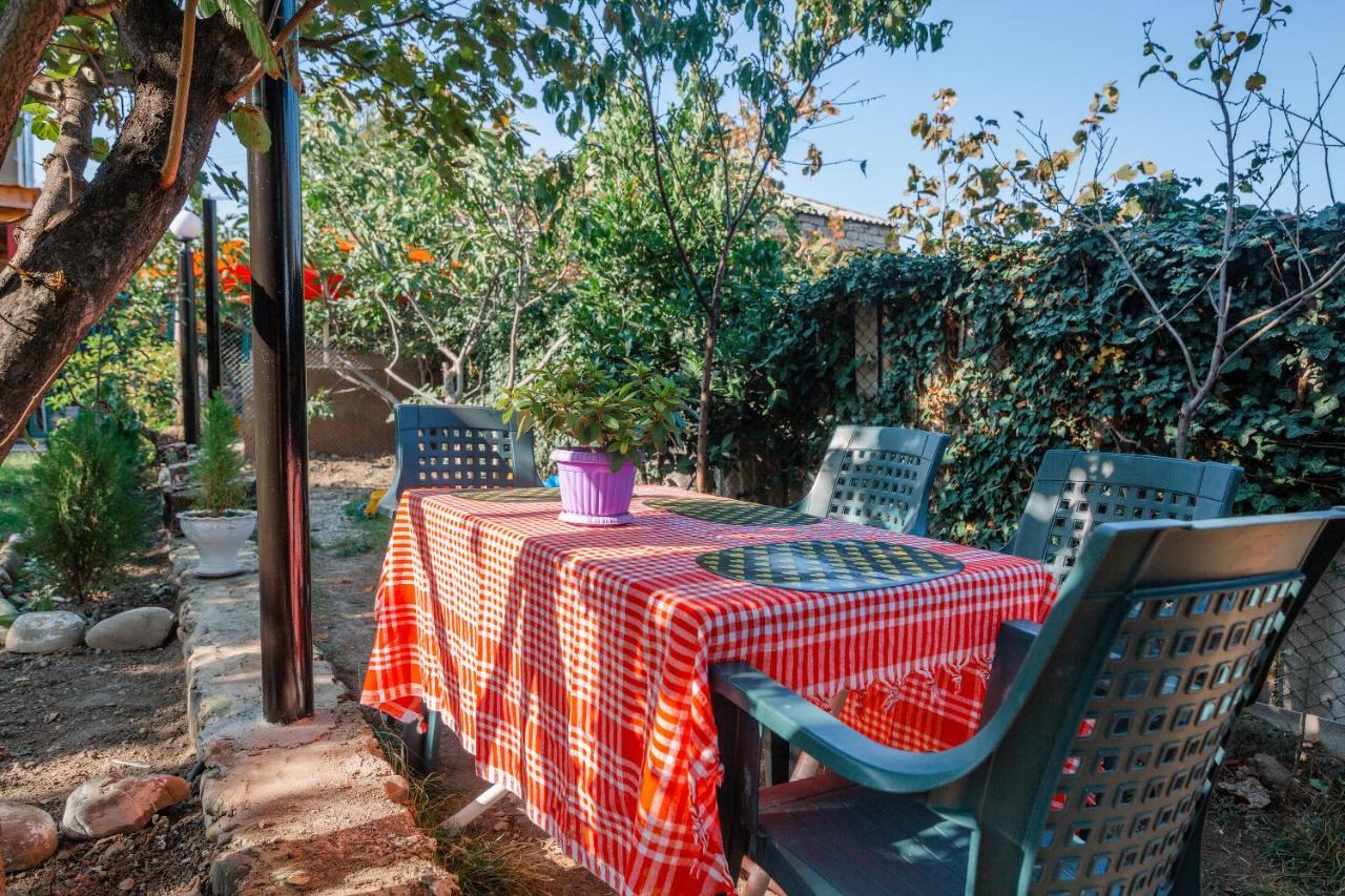 Guest House Poligloti Telavi Luaran gambar