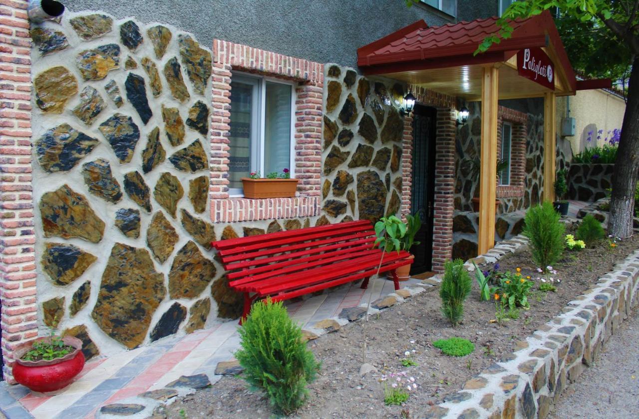 Guest House Poligloti Telavi Luaran gambar